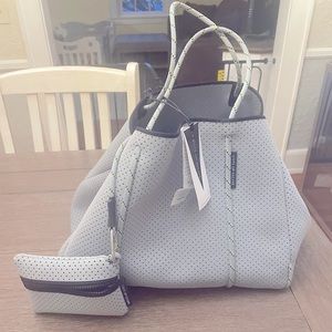 State of Escape Tote in Grey
